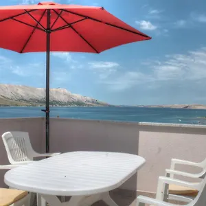 https://petros-apartments-pag.hotelinzadar.com