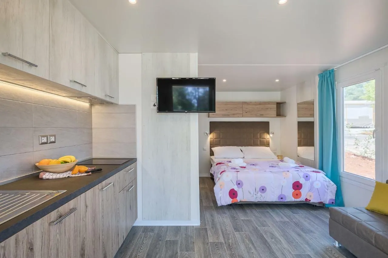 홀리데이파크 Mobile Homes Camping Santa Marina, Lanterna Tar-Vabriga